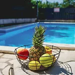 House Runjic With Pool, Large Garden And Playground *