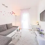 Semesterbostad House Runjic With Pool, Large Garden And Playground *