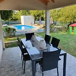 House Runjic With Pool, Large Garden And Playground Semesterbostad