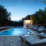 Semesterbostad House Runjic With Pool, Large Garden And Playground