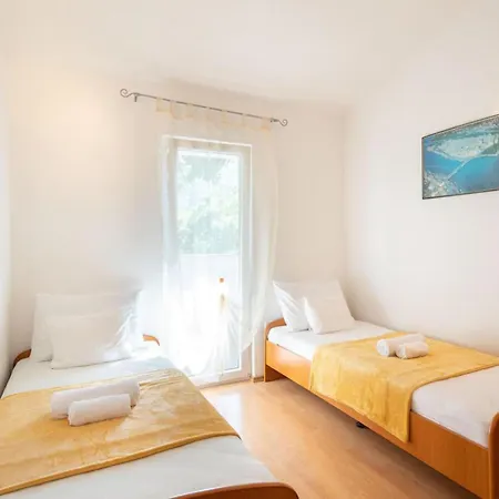 度假居 House Runjic With Pool, Large Garden And Playground Prgomet