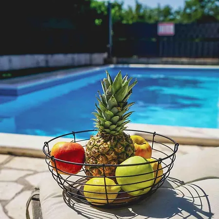House Runjic With Pool, Large Garden And Playground *