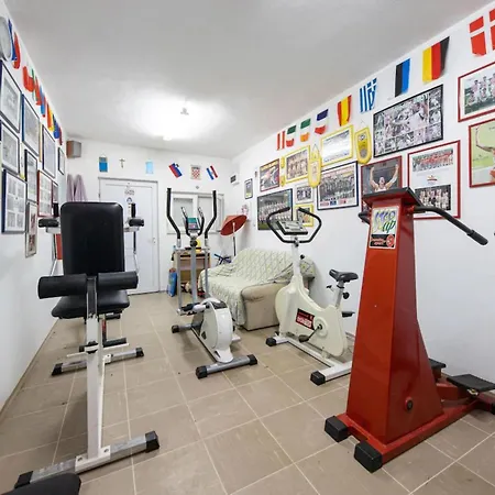 House Runjic With Pool, Large Garden And Playground Prgomet
