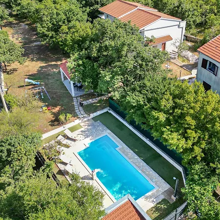 House Runjic With Pool, Large Garden And Playground 度假居 *