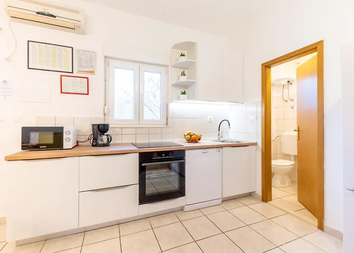 House Runjic With Pool, Large Garden And Playground