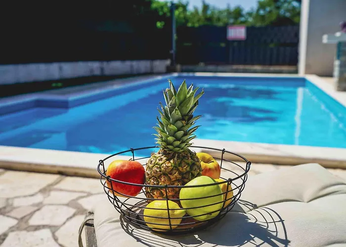 House Runjic With Pool, Large Garden And Playground *