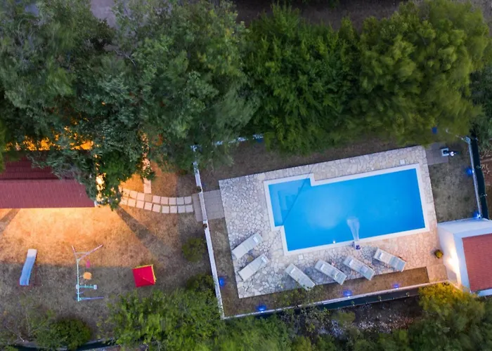House Runjic With Pool, Large Garden And Playground *
