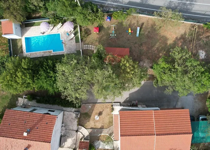 House Runjic With Pool, Large Garden And Playground Prgomet