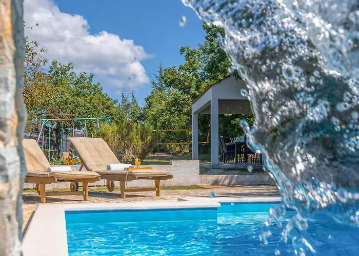 House Runjic With Pool, Large Garden And Playground Hébergement de vacances Prgomet